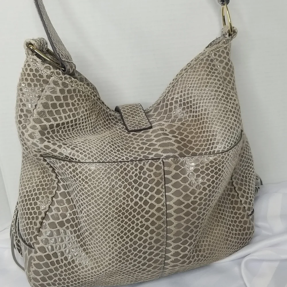 G.I.L.I. LEATHER FRINGE HOBO BAG IN GREY SNAKE EMBOSSED